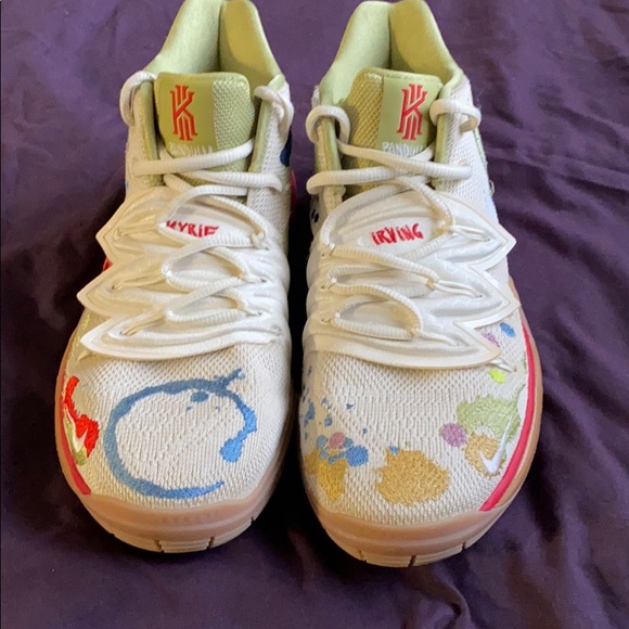 Nike Kyrie 5 PE - light basketball shoes - Picture 3 of 5